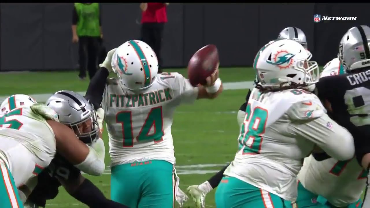 Ryan Fitzpatrick Magic Throw When Defense Was Grabbing His Face mask