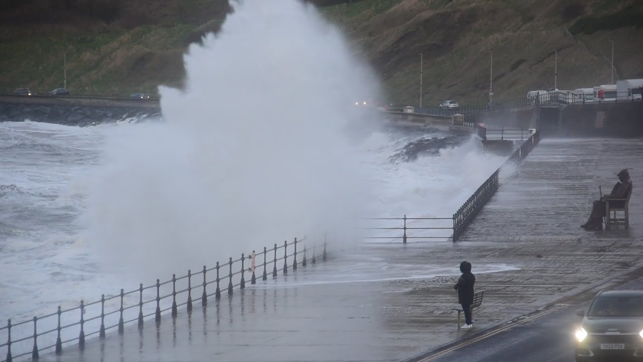 Scarborough very rough seas and over 60 ft waves
