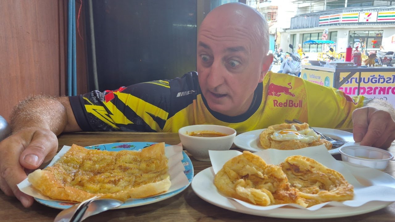 The Ultimate Breakfast in Thailand 🇹🇭 Banana Roti & Hot Curry in Phuket