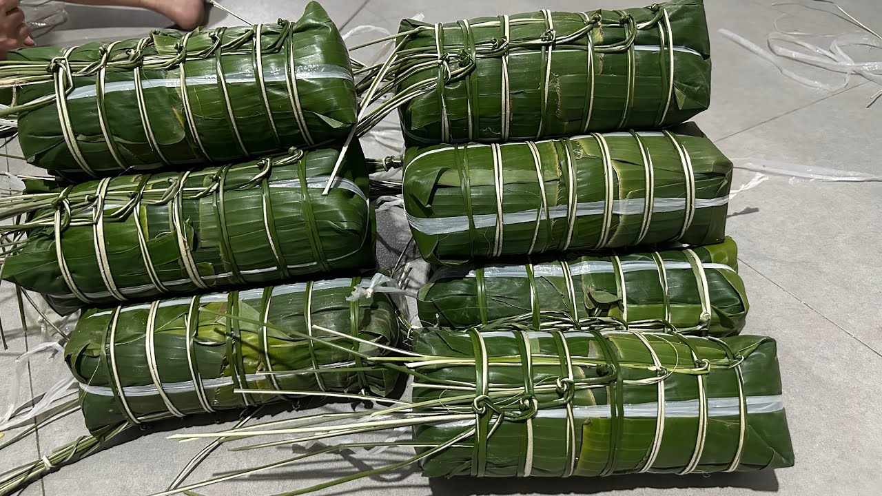 Cách Gói bánh tét nhân thịt chuẩn bị đón Tết.