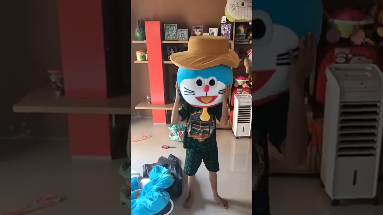 Unboxing Kostum Badut DORAEMON @RiskaVlog @ZuniandFamilyofficial @SalsaKids