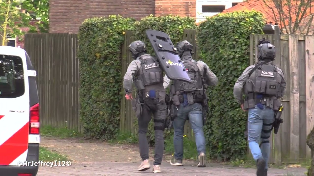 Arrestatie door Dienst Speciale Interventies (DSI) bij gijzeling in Emmeloord