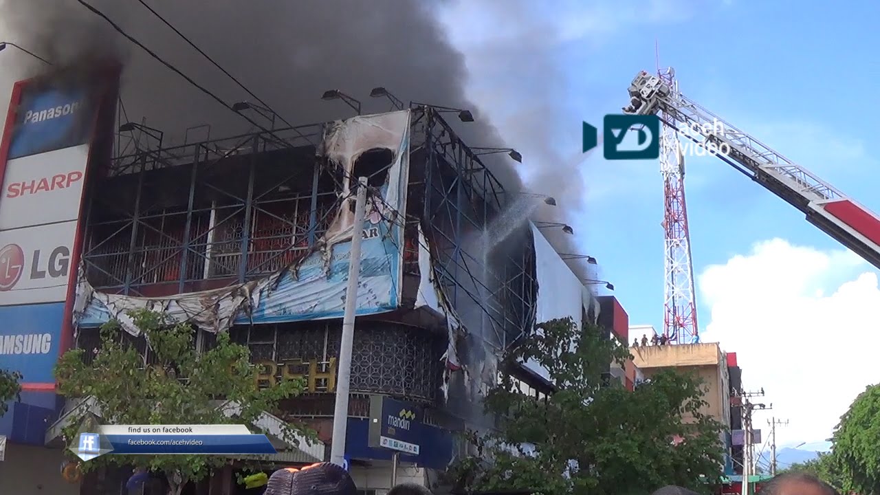 Toko Sinbun Sibreh Banda Aceh Terbakar