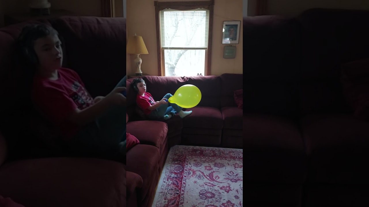 The grand 🎈 balloon blow to pop and it olmost sliped out of the pump and it was loud