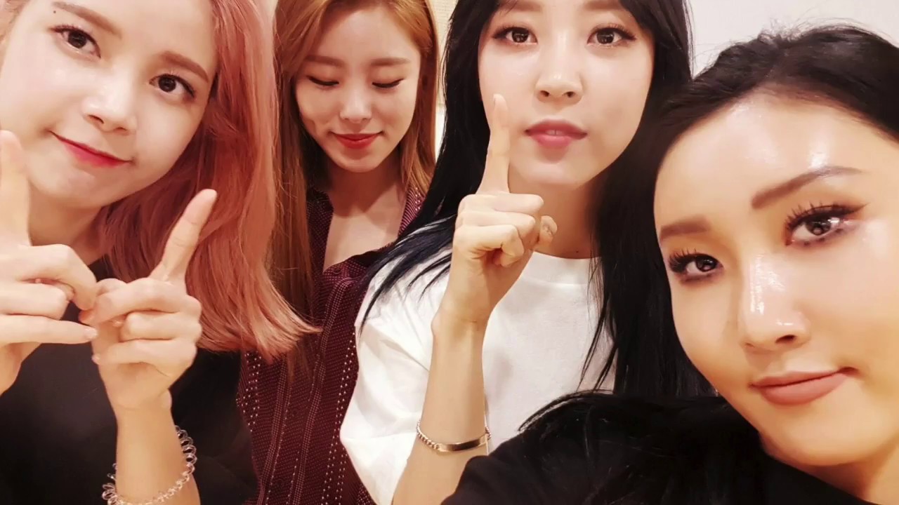 Moonbyul talk about being a rapper in a vocal group