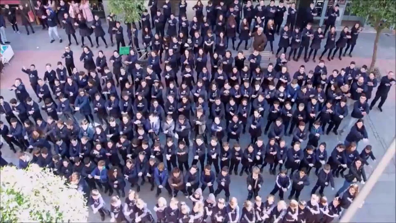 CIEN AÑOS CONTIGO (activar los subtítulos)