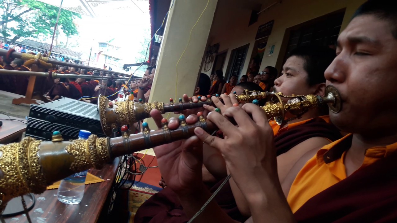 Retrul mask dance