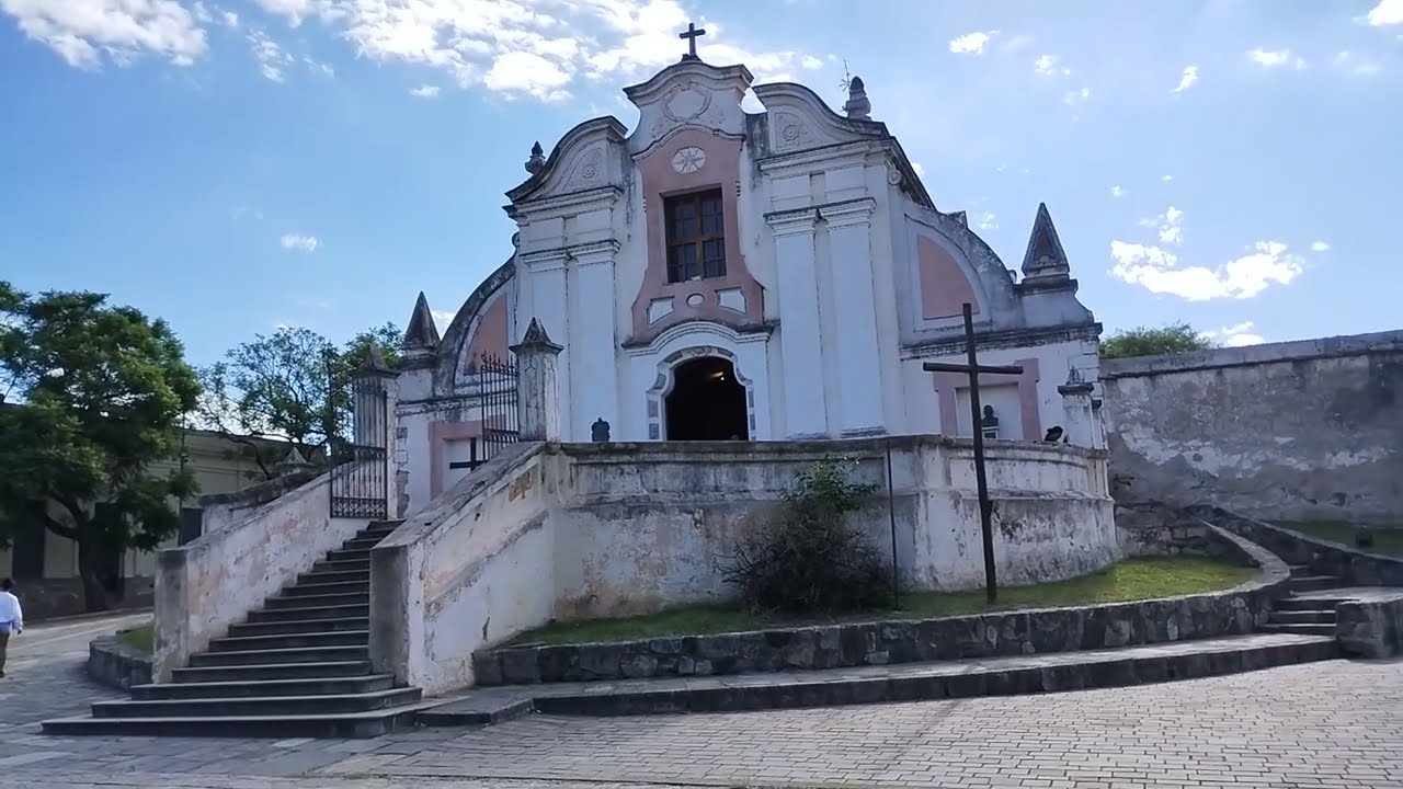 Casco Histórico y Visita al patio central de la Iglesia Jesuita