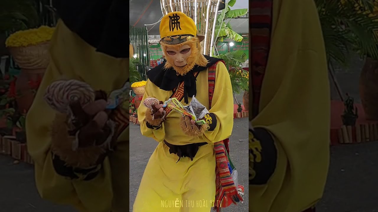 Xem hội chợ nông sản.