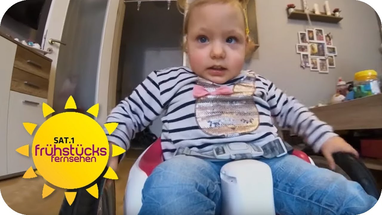 Leben mit Spina Bifida: Opa schenkt seiner kranken Lina einen Rollstuhl | SAT.1 Frühstücksfernsehen