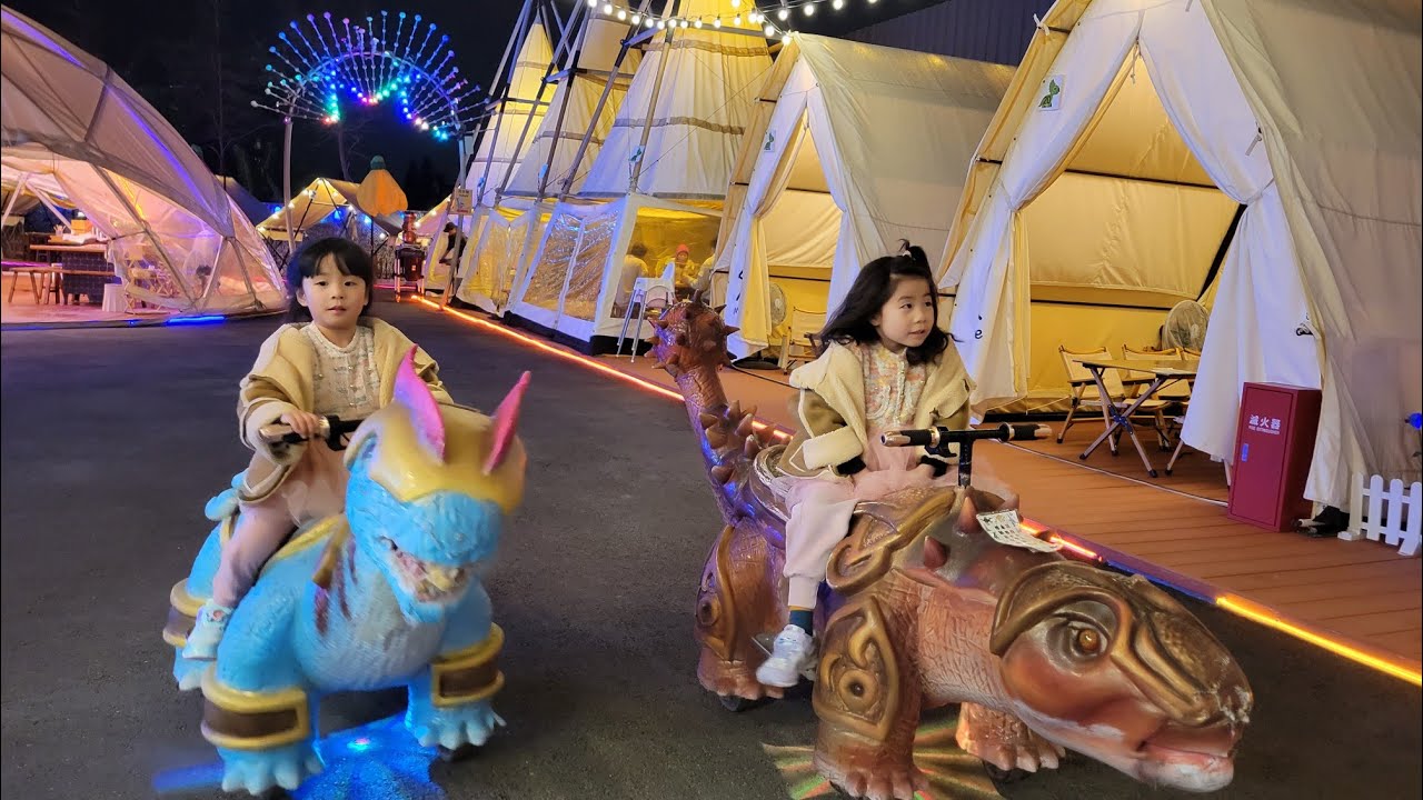 【台中-迴道侏羅紀餐廳】恐龍露營風！我們在小帳篷體驗野餐～(媞6Y3M28D、喬4Y9M28D)