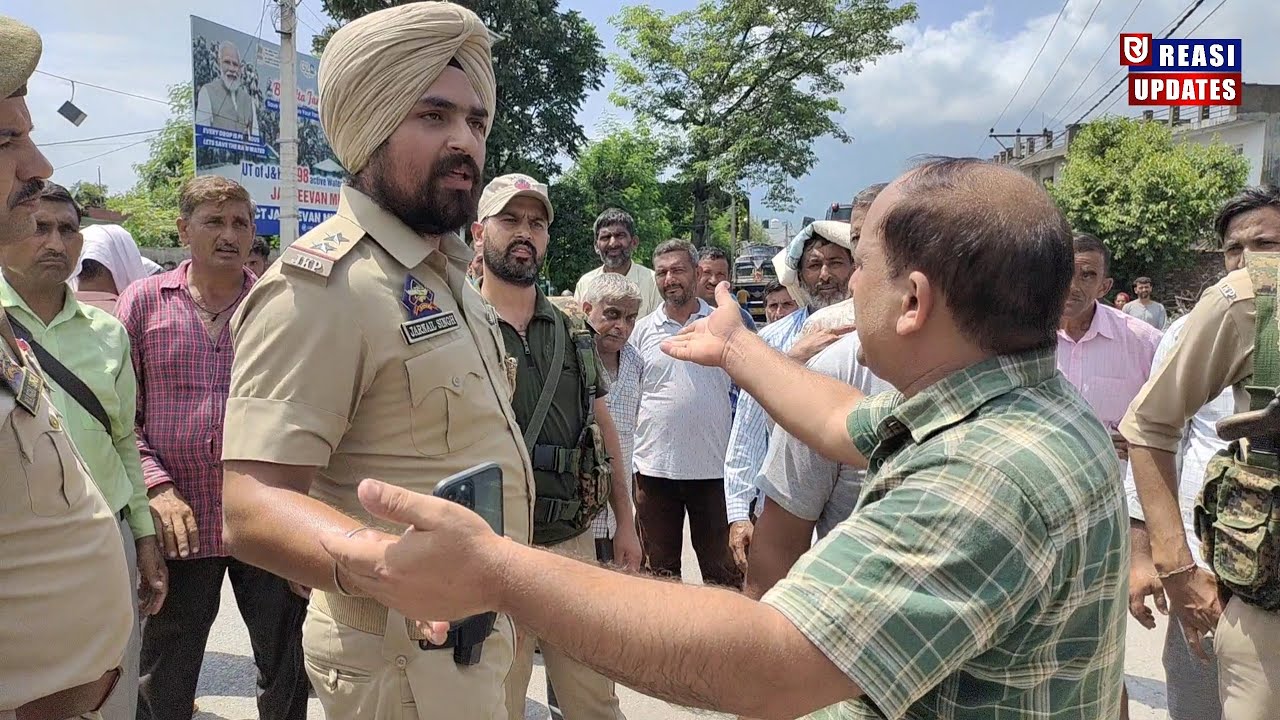 DDC Chairman, DC Reasi के खिलाफ नारेबाजी। PHE Daily Wagers ने सड़क जाम कर किया प्रदर्शन