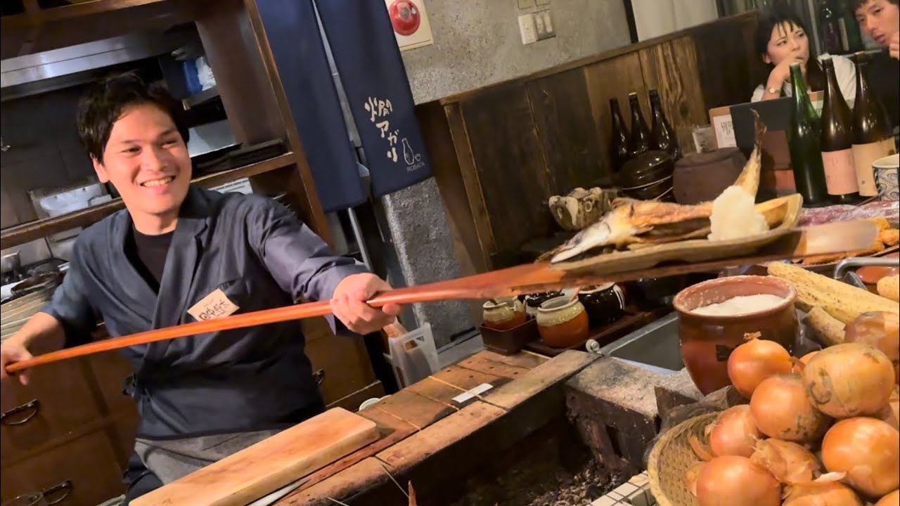 【Robatayaki】イケメン店員さんが焼いてくれる美味しい料理！新宿の炉端焼き Jpanese traditional BBQ in Shinjuku