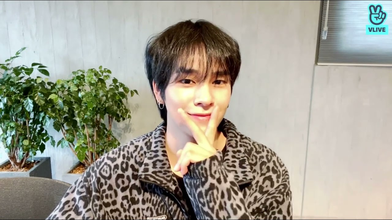 CRAVITY VLIVE [ENG SUB] 210430 어흥