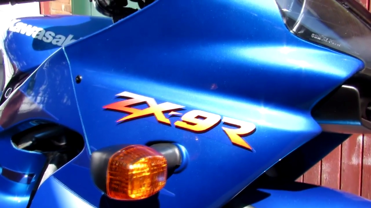 Kawasaki ZX9R Model evolution C - F / 99-2003 .