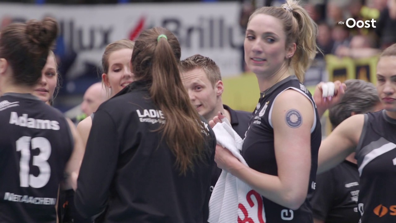 Stoeten en Oude Luttikhuis geven Ladies Black uit Aken kleur: 