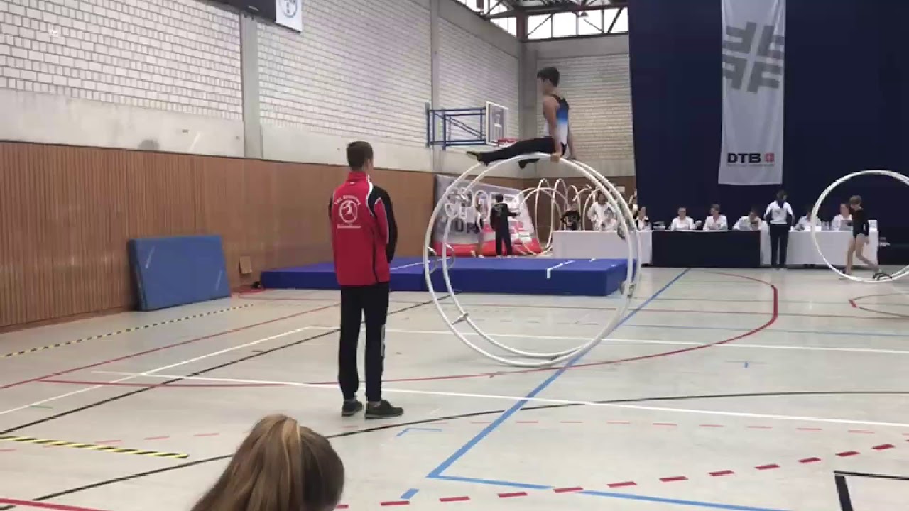 Jamal Kiel Deutschemeister Kür gerade Rhönrad