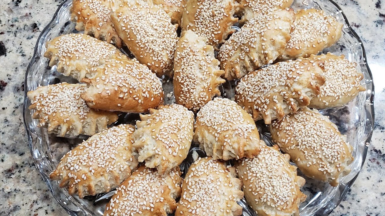 أحلى بوريك بالعجوة والسمسم