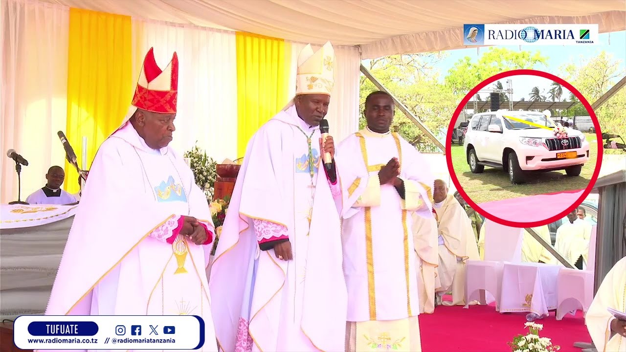 Hivi ndivyo Askofu Bruno Ngonyani alivyokabidhiwa Gari, zawadi ya Jubilei ya Upadre Jimboni Lindi