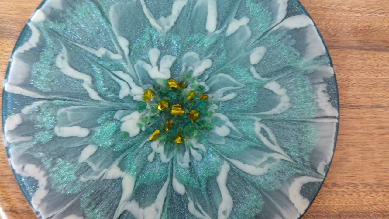 Resin 3D Bloom #resinphotoframe #resincrafts #resinart #resinprojects #epoxyresinart #epoxyresin 