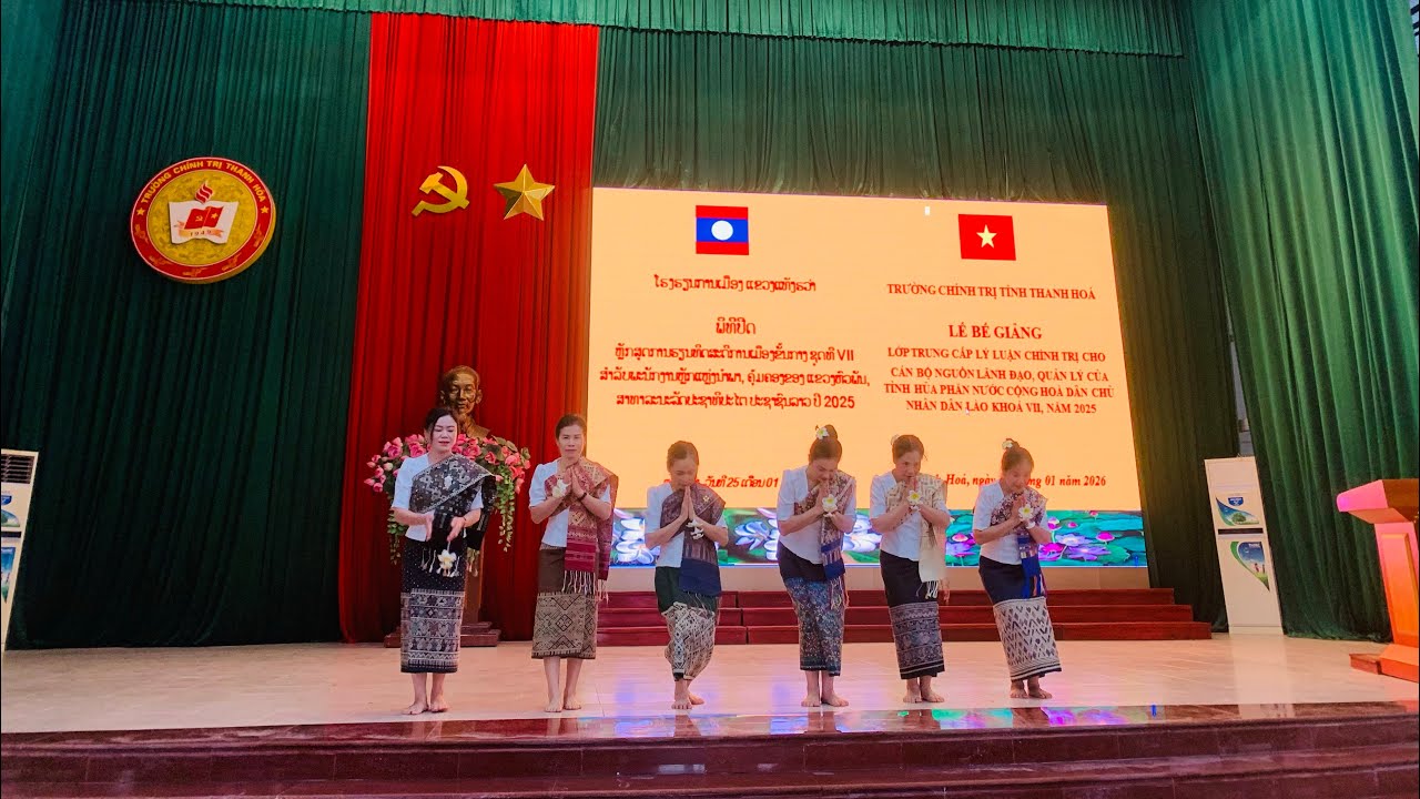 Hoa đẹp Chăm-pa- Bế giảng lớp Lào khoá 7