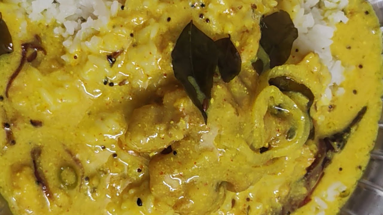 Traditional besan Wali Kadhi or Mulayam Pakode