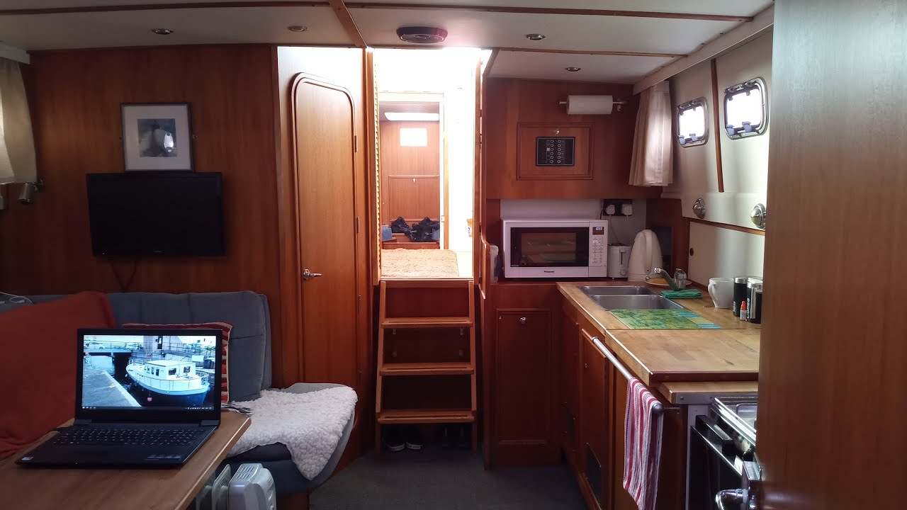 Full Liveaboard Boat Tour - Colvic Watson 34 