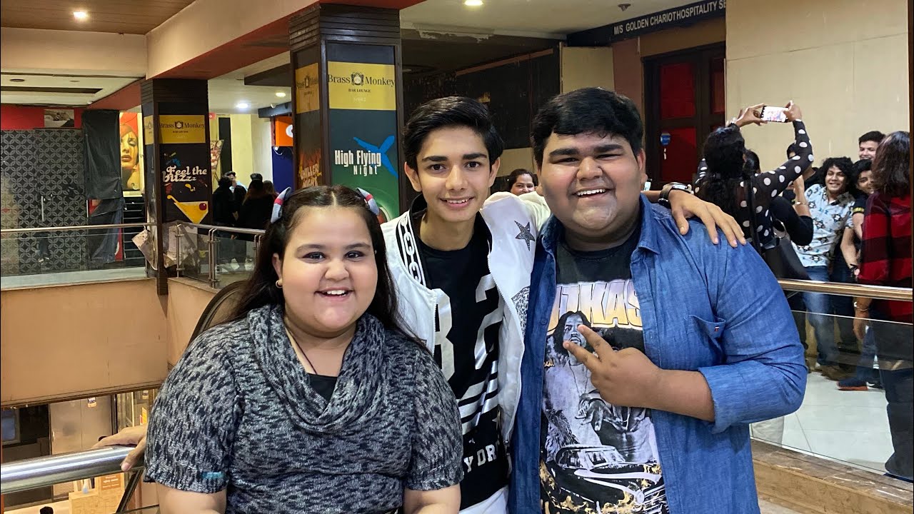 ENJOYED ALOT AT @VarunBuddhadev ‘s TOOLSIDAS JR. MOVIE PREMIERE | VLOG - 246