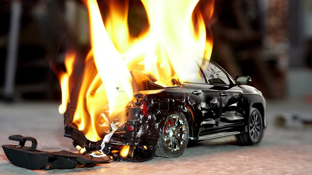 Crashing Lexus LX570 Diecast Model Car Crash Test