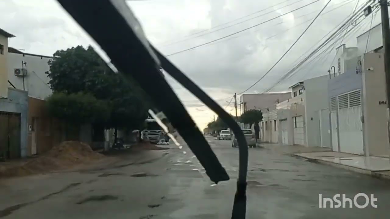 A CHUVA CAINDO, E EU FILMANDO A CIDADE.