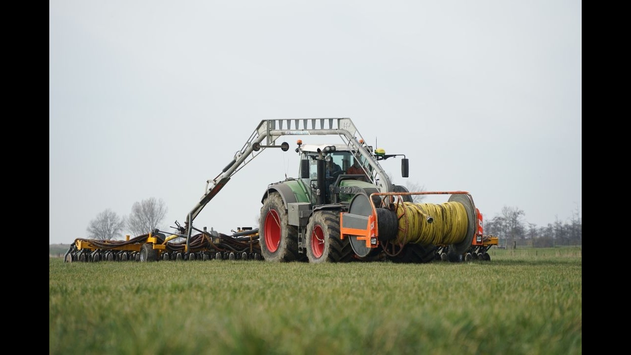AgriService Zeeland met Fendt Vario 826 en een VDB Slurry Swivel met Tjalma bemester/ Hoofdplaat