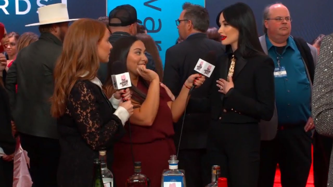 CMAs 2018: Kacey Musgraves Reacts To Kendall Jenner Blurring Her Out On Instagram! | Access