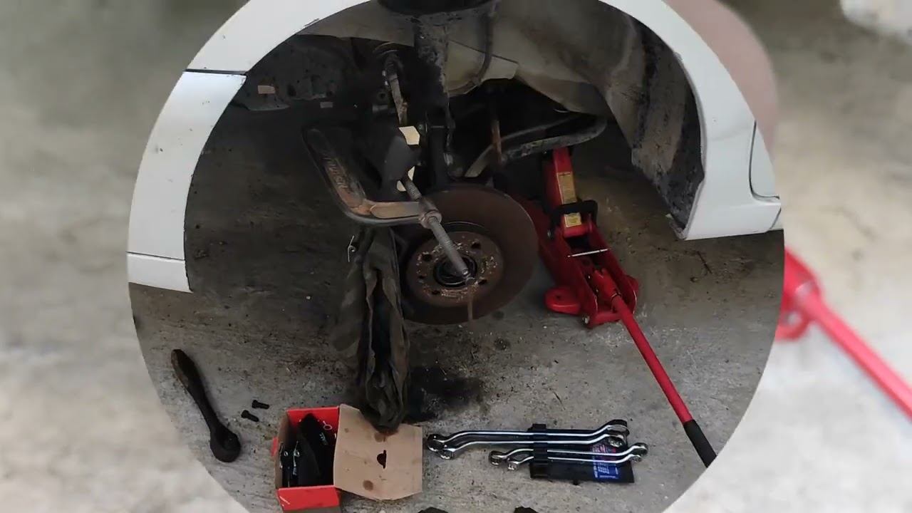 ✅¿Cómo cambiar las BALATAS delanteras VW Derby 2003 MI?😎