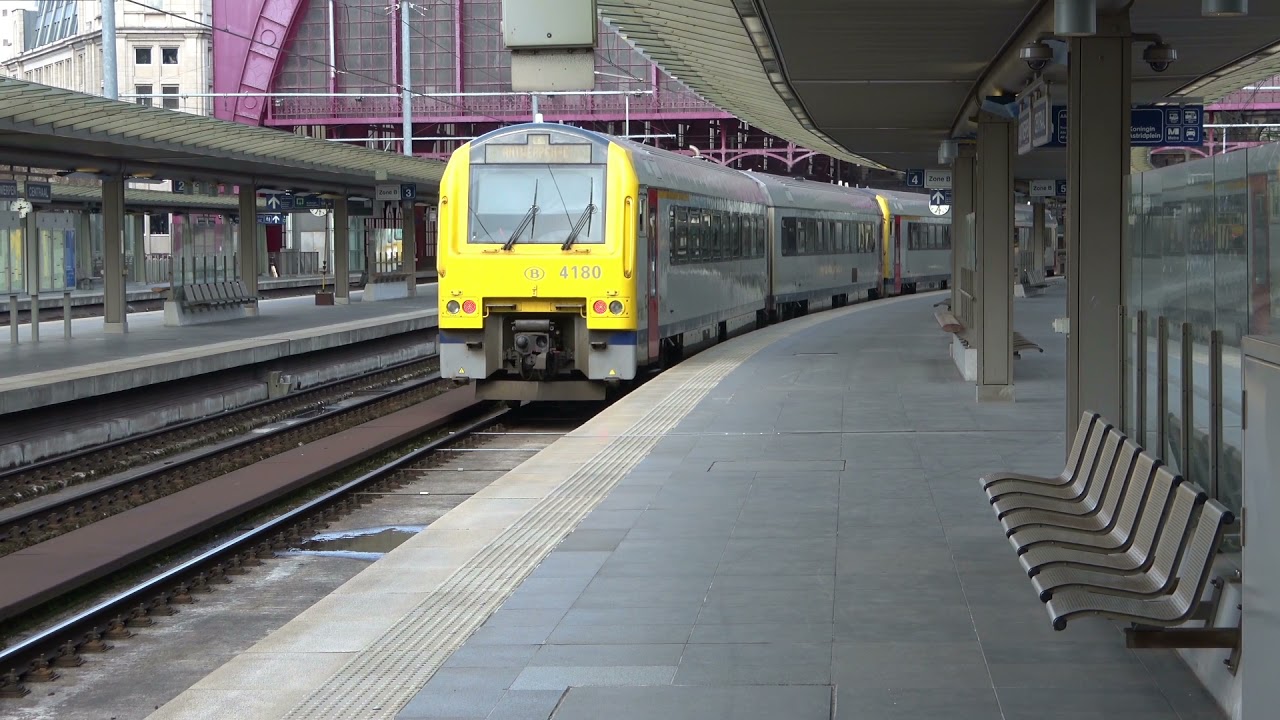 Treinen op het station van Antwerpen Centraal 2021 04 03