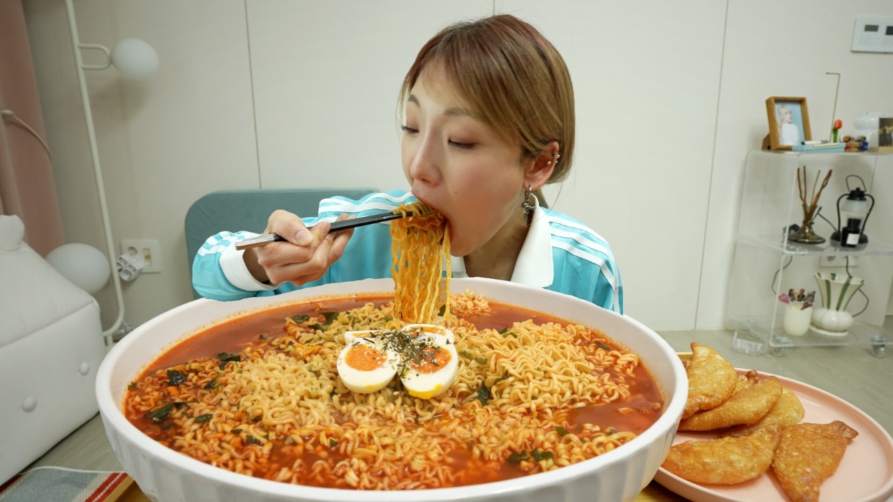 [SUB] 초밥 100접시 먹고 국물이 필요해서 끓인 라면이..몇개..?