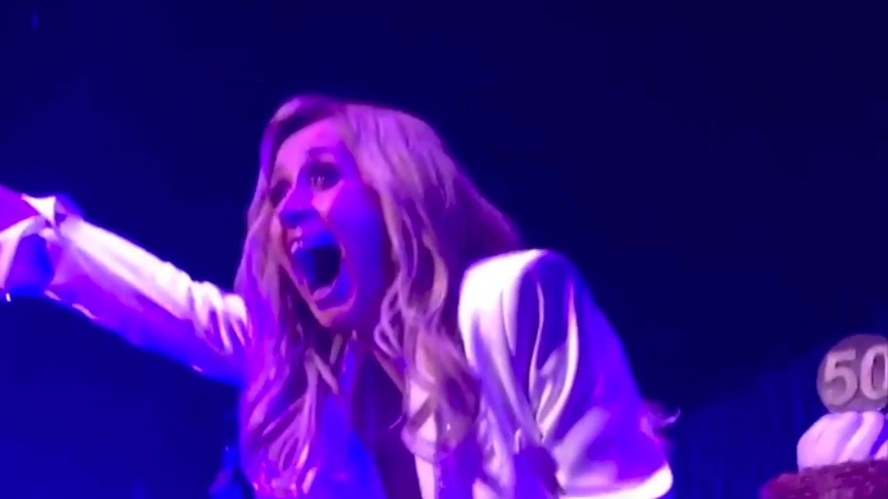 Le Papillon Magique sur la tournée de LARA FABIAN - 50 WORLD TOUR