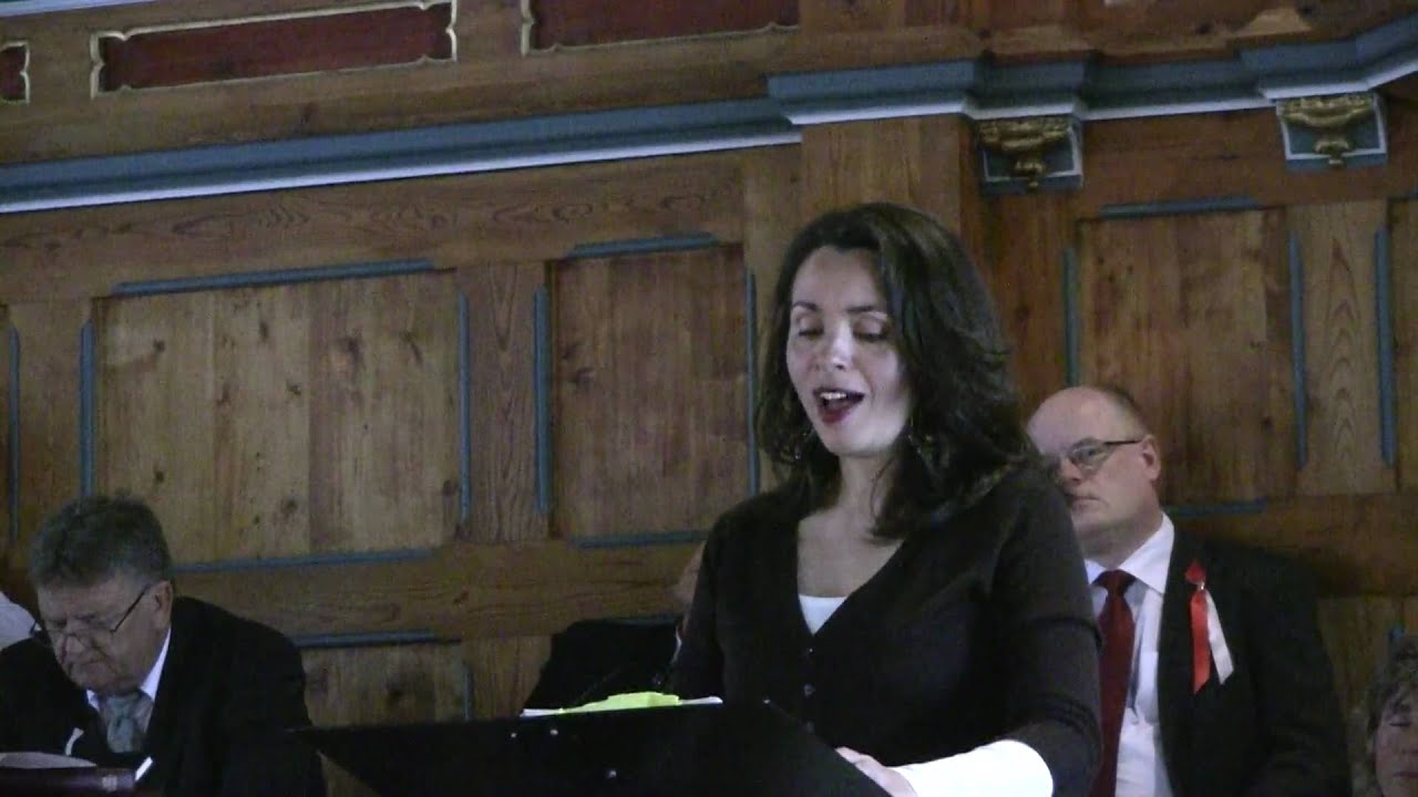 Nadira van den Bosch sings: 