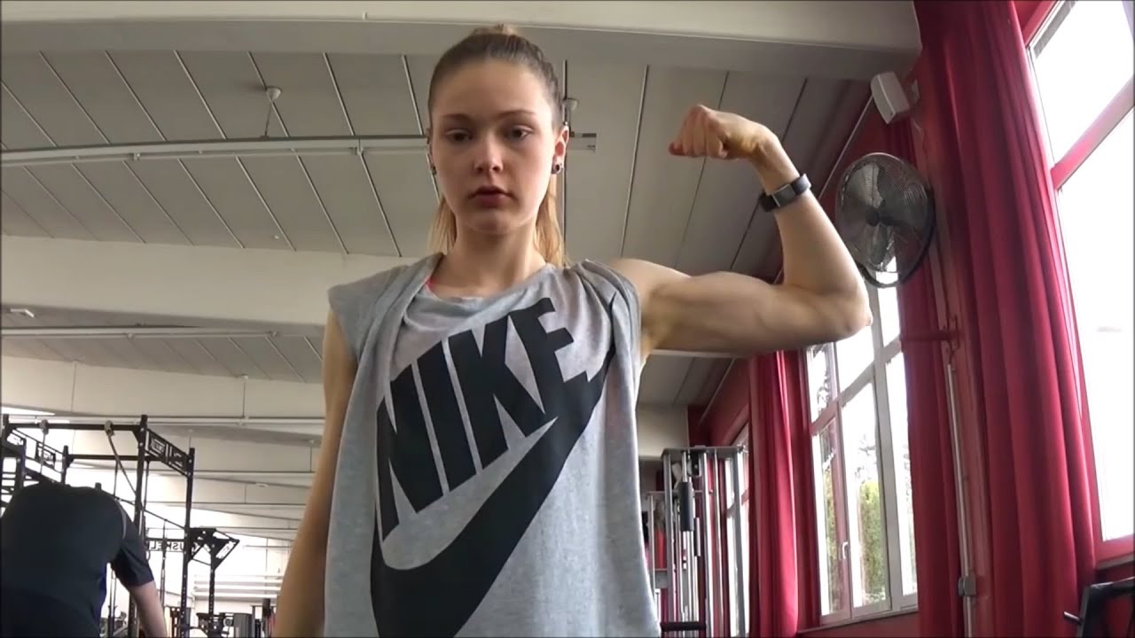 Skinny girls Flexing 209