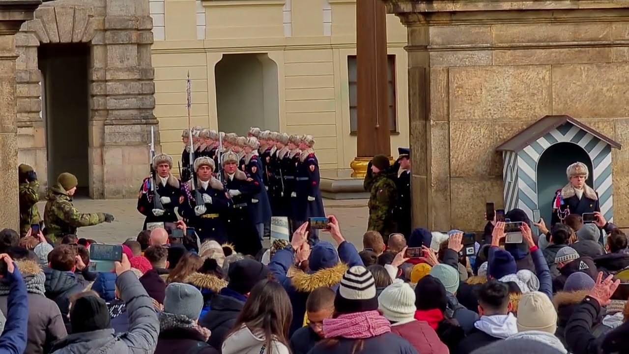 Střídání stráží na Pražském hradě / Cambio de Guardia en el Castillo de Praga, 05.02.23.