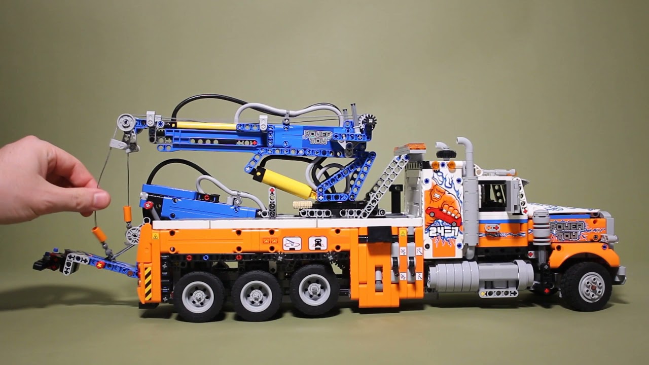 Play features and functions of LEGO&reg; Technic 42128 Heavy-duty Tow Truck