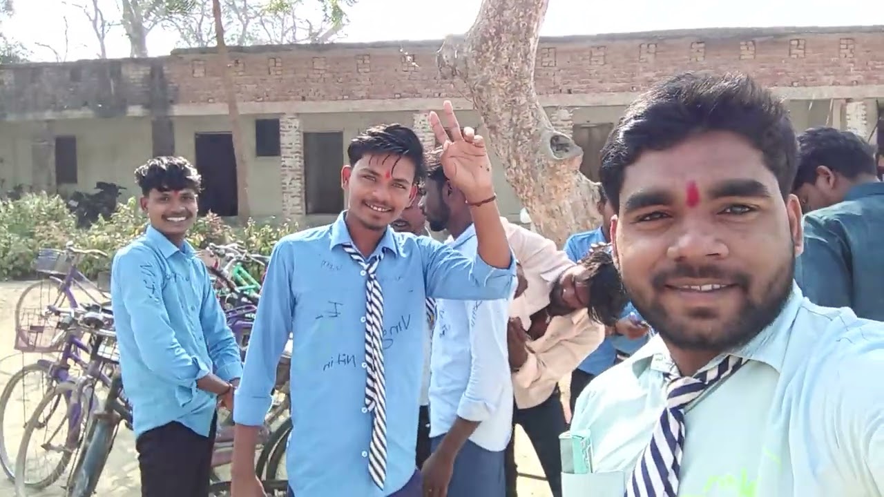 हम लोग की स्कूल में विदाई हो चुकी है हम लोग दोस्तसे मिल रहा है