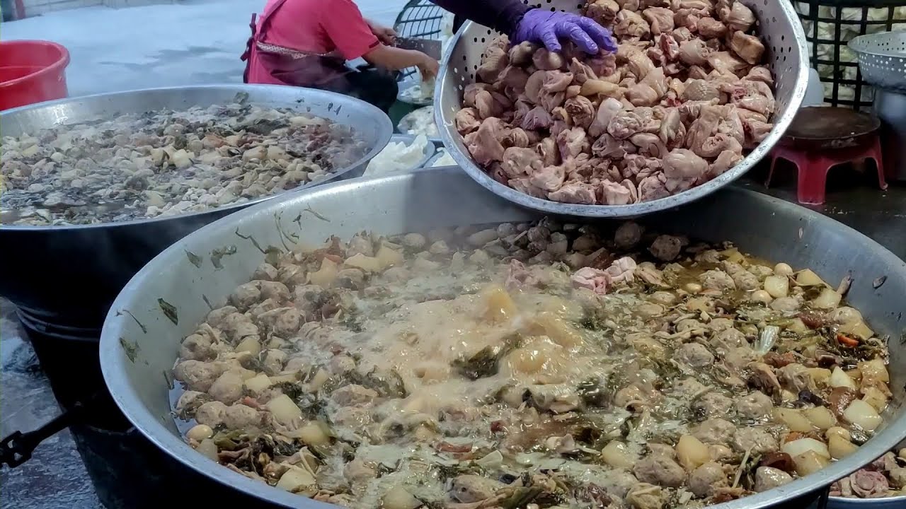 Кислая горчица Овощной мясной суп, Клейкий масляный рис-тайваньская уличная еда