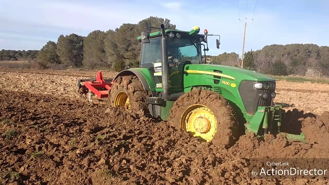 John deere 7830 embourbé sorti seul.