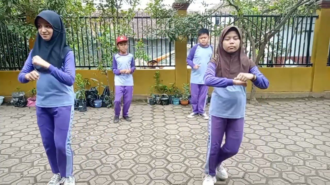 UJIAN PRAKTEK PJOK SENAM KREASI (AISHITERU)