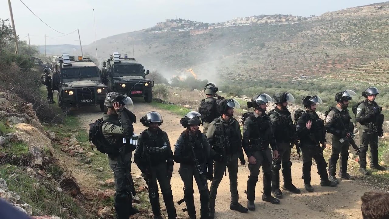 قوات الاحتلال تهدم منزلاً من طابقين في بلدة كفر الديك غرب سلفيت
