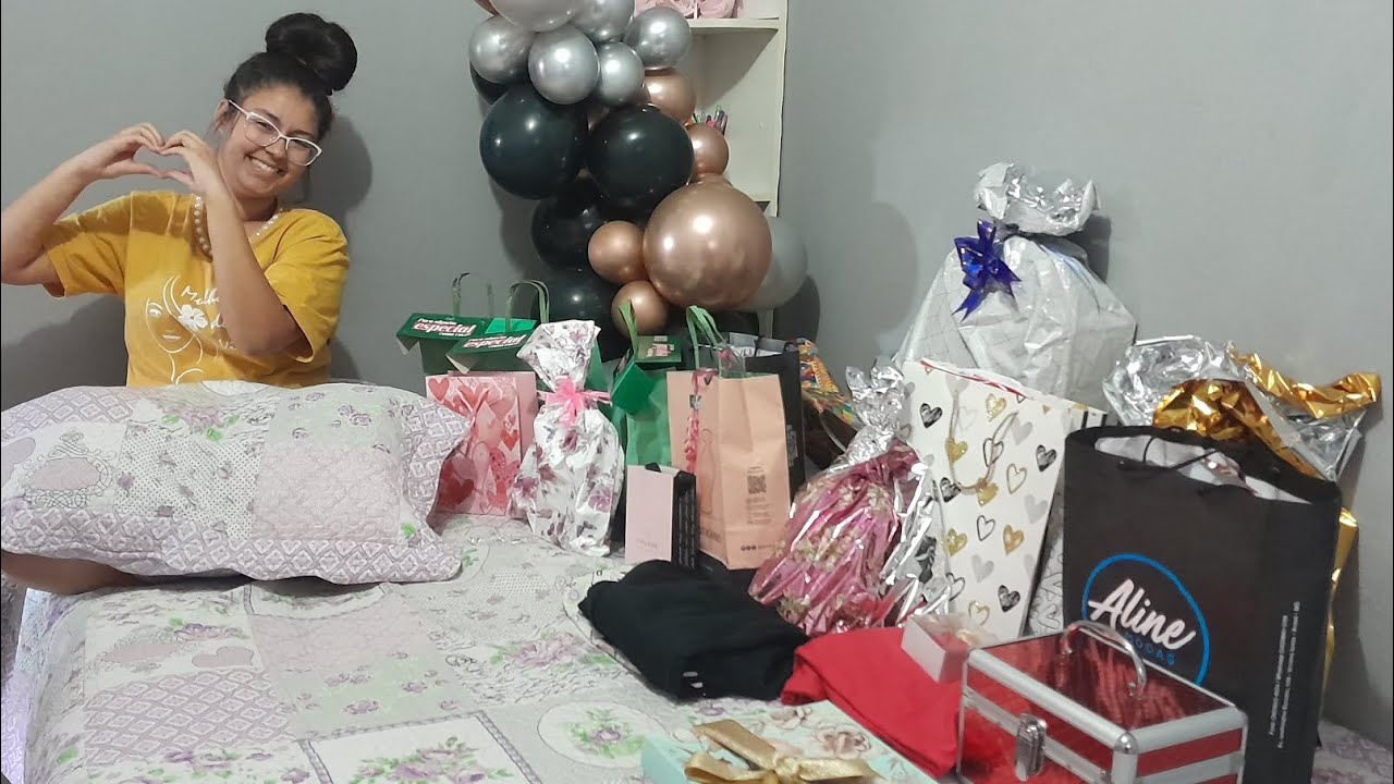 ABRINDO OS PRESENTE ANIVERSÁRIO DE 15 ANOS DA ANA CLARA