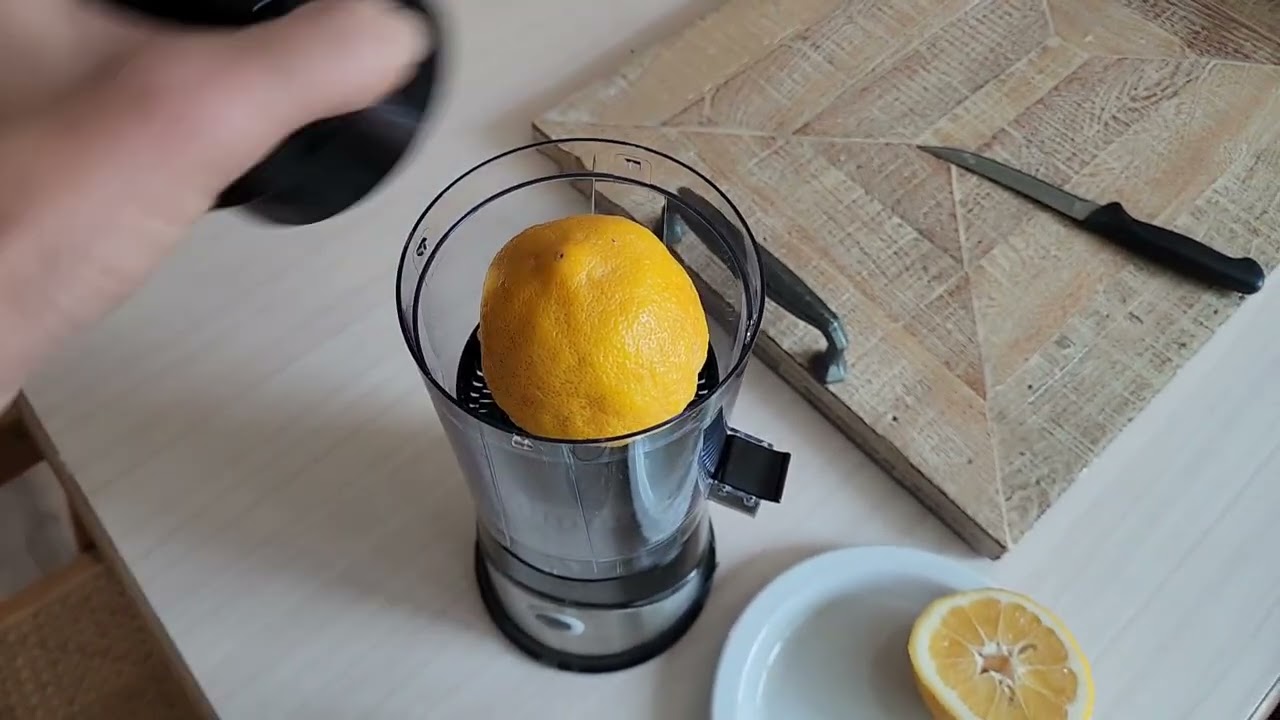 Powerful Portable Juicer by GVODE