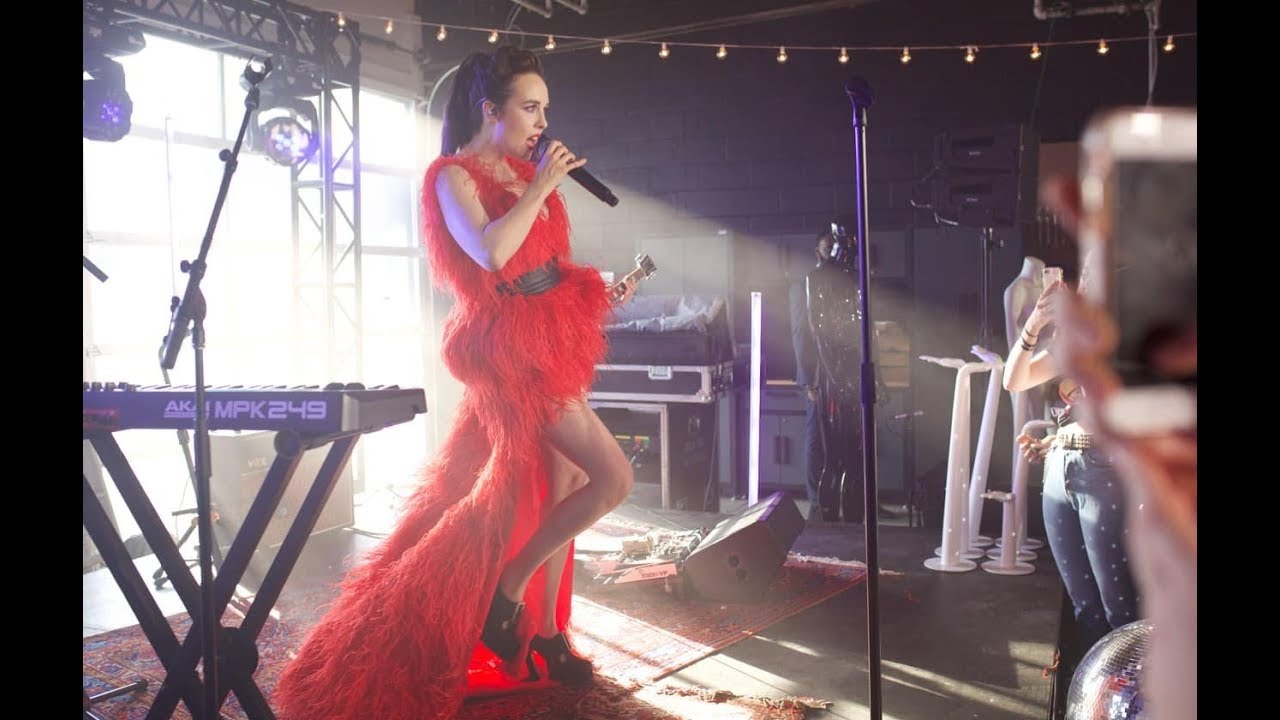 Mercedes-Benz Garage Gigs: ALLIE X