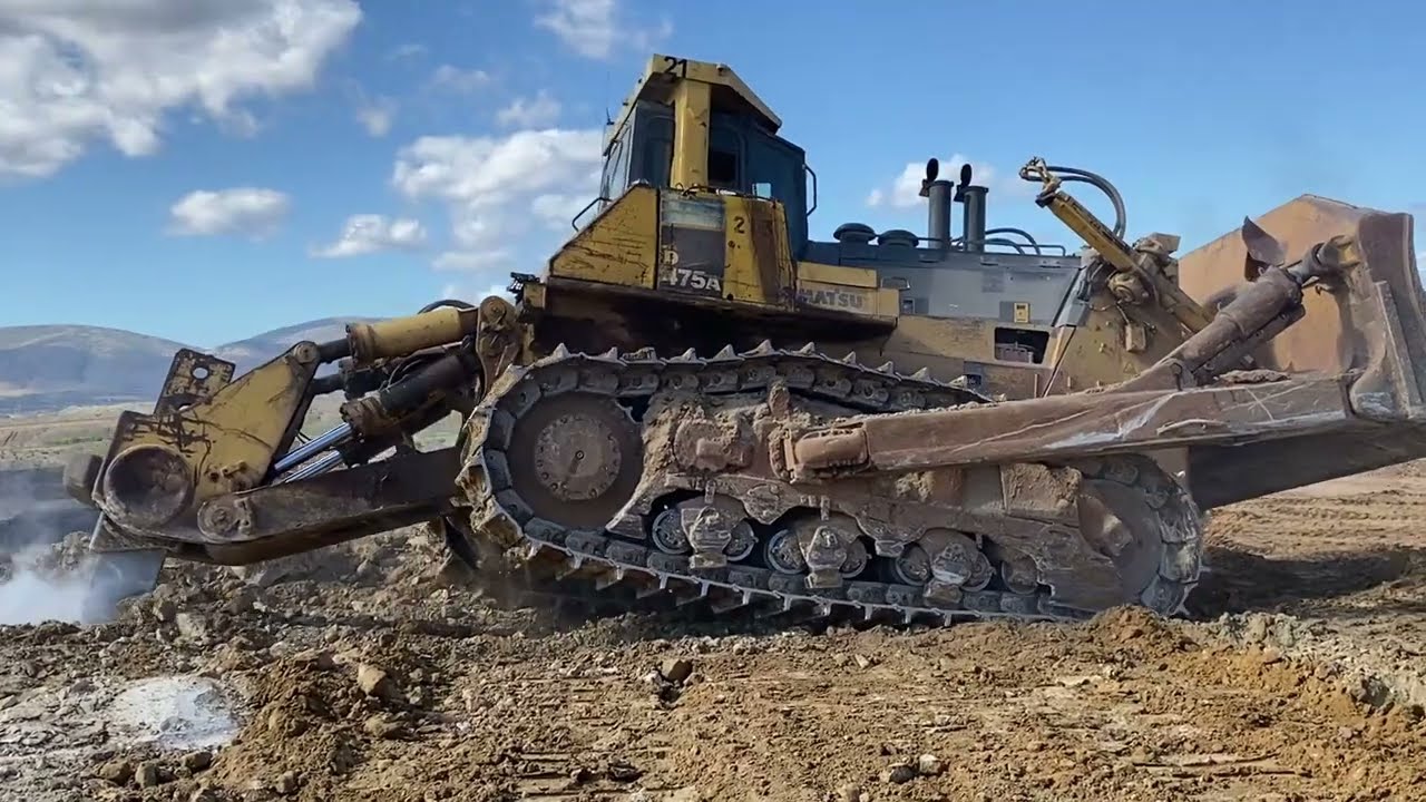 Huge Komatsu D475 Bulldozer Ripping Hard Rock For 1 Hour - Mega Machines Movies