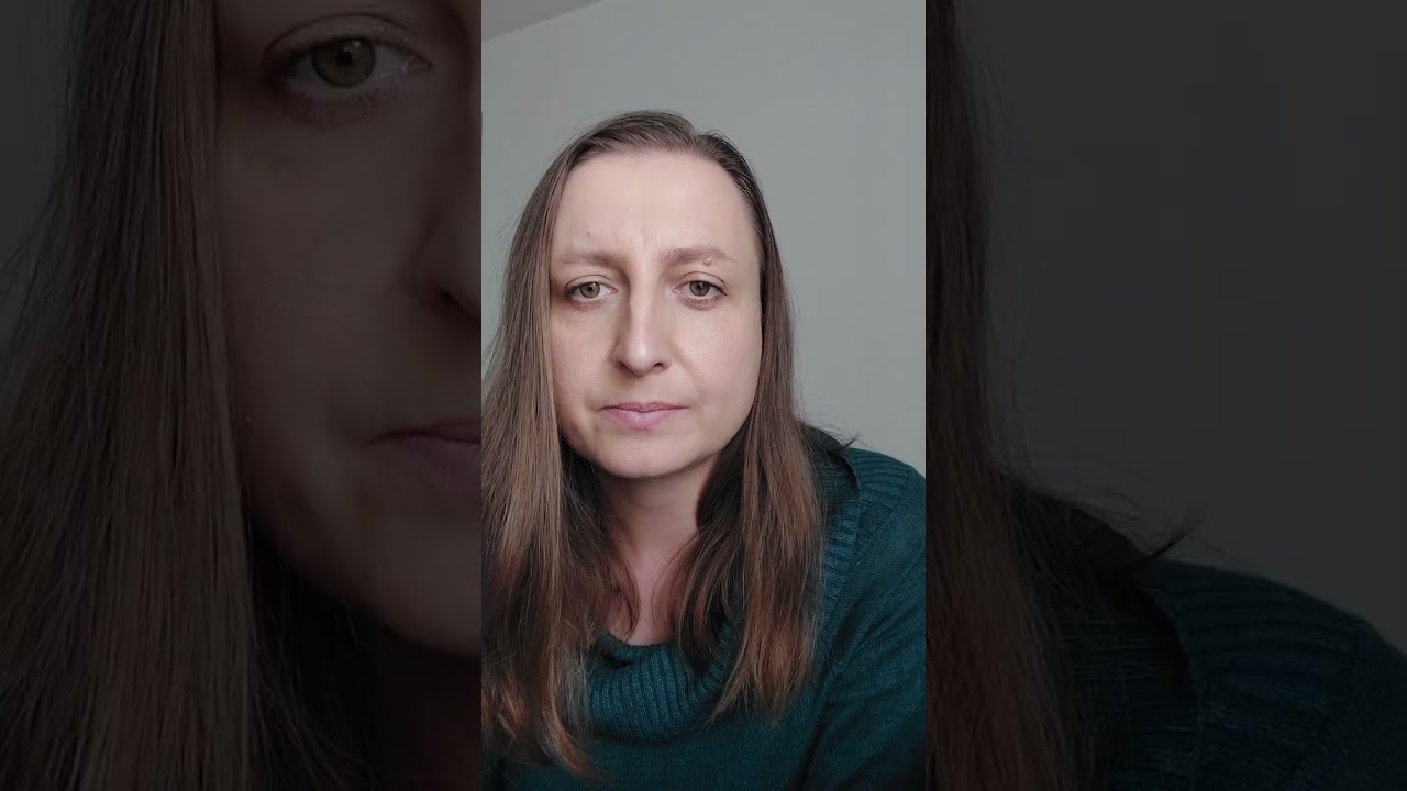 Stanie w kolejkach sklepowych przed świętami, w święta i po świętach.